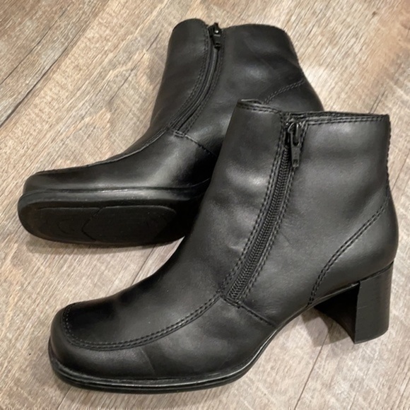 Covington Farrah Black leather ankle boots with block heel size 6 - Picture 12 of 12
